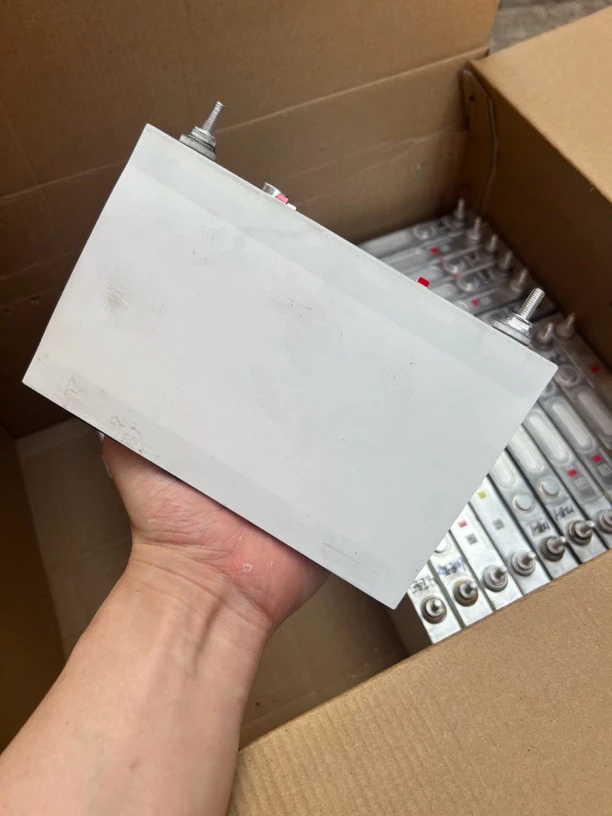 （带螺柱，带连接片，带螺帽）3.2V磷酸铁锂电池,40两三轮电动(1单1个