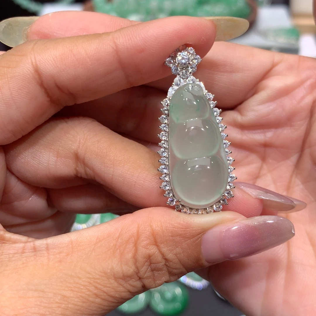 颈饰银S925镶嵌石英质玉（非洲翠）