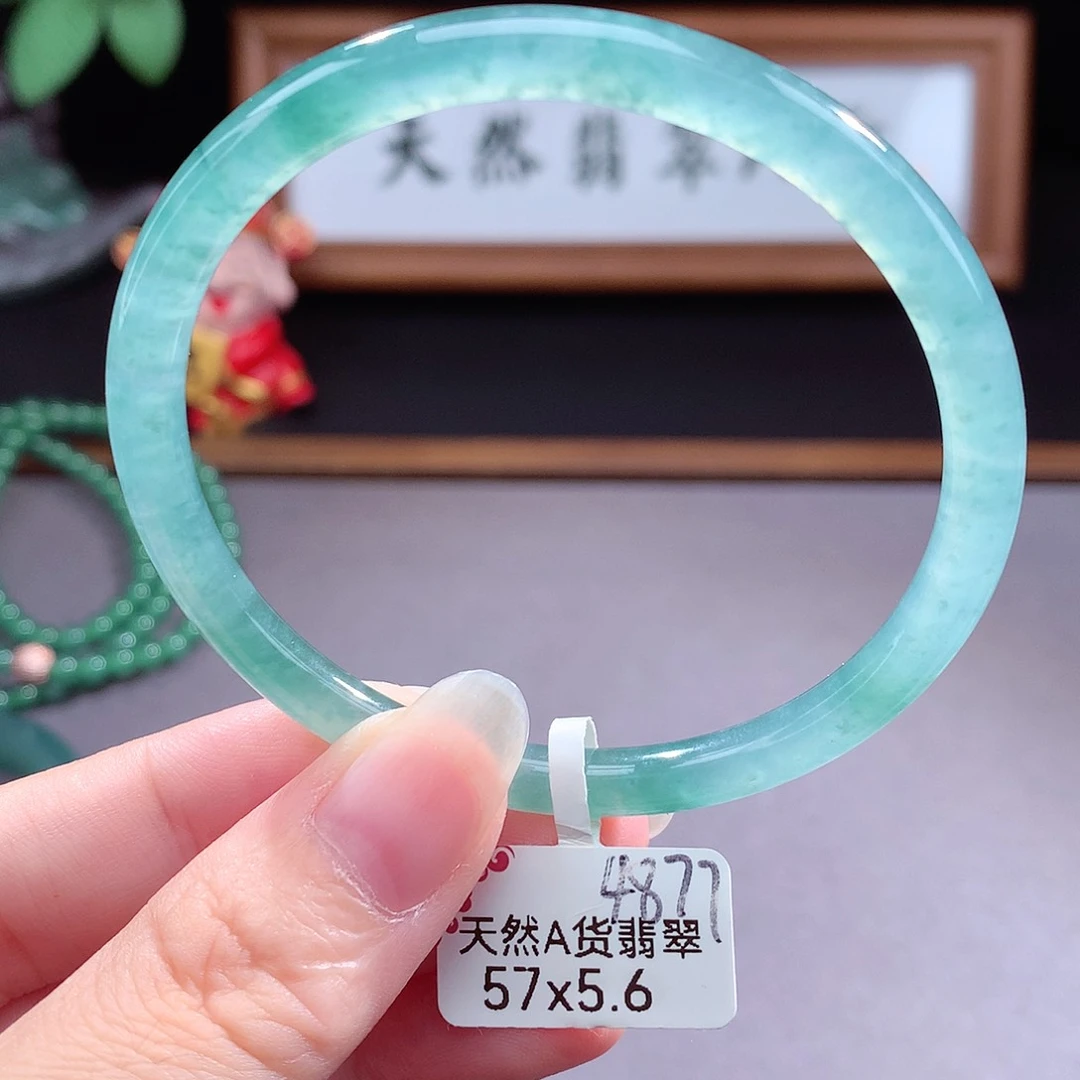 未镶嵌手镯（圆镯）翡翠