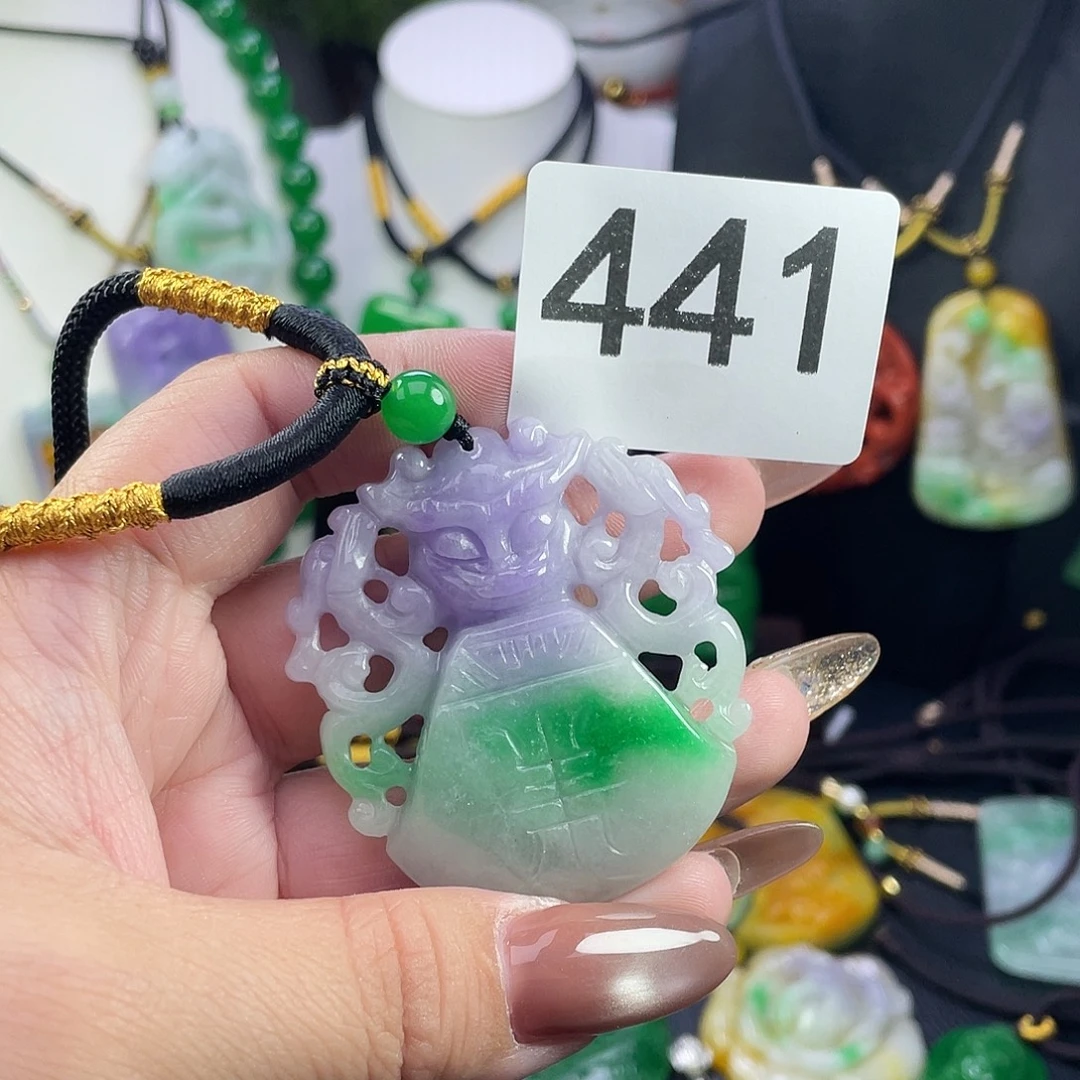 翡翠未镶嵌吊坠(赠链)