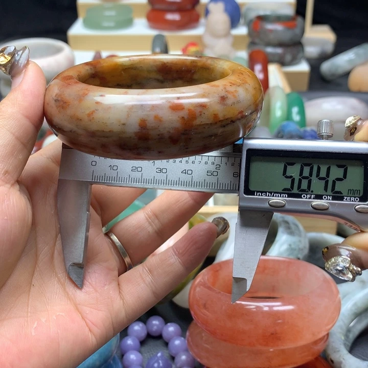 未镶嵌手镯石英质玉