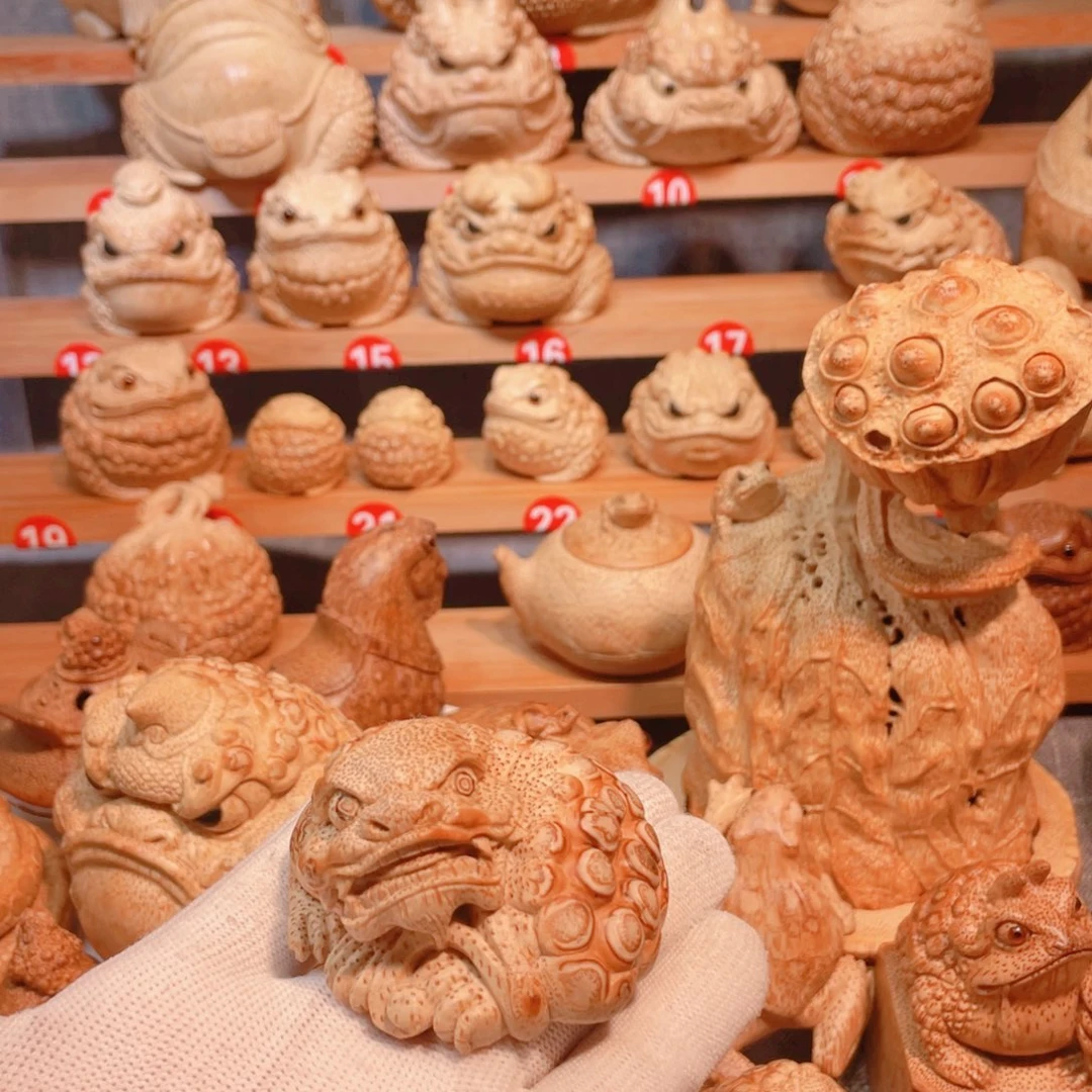 …***.竹根雕皮休手把件