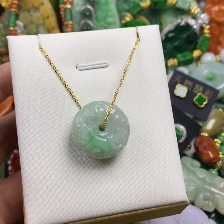 翡翠未镶嵌吊坠(赠链)