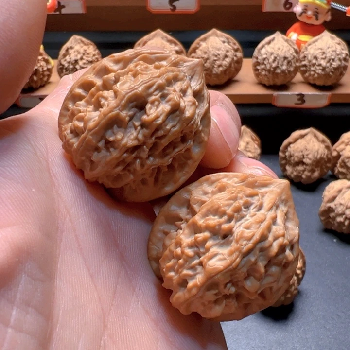 贾***杯文玩核桃吊坠犀牛角