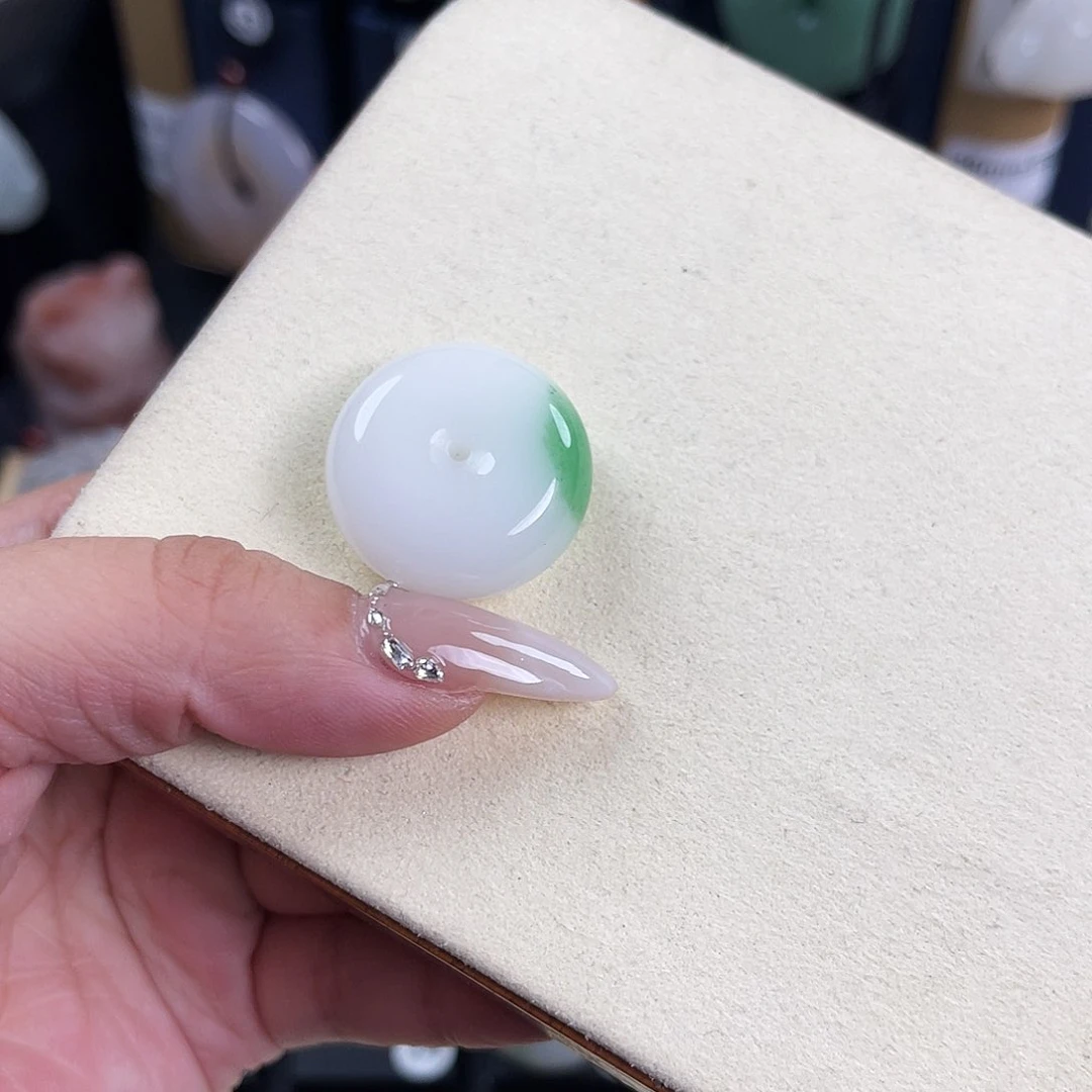 颈饰未镶嵌石英质玉