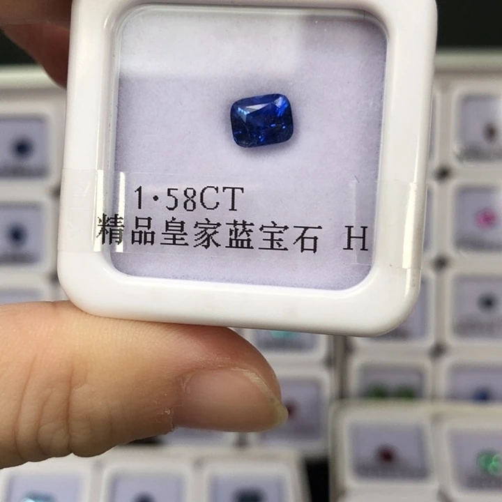 未镶嵌1.58克拉皇家蓝蓝宝石