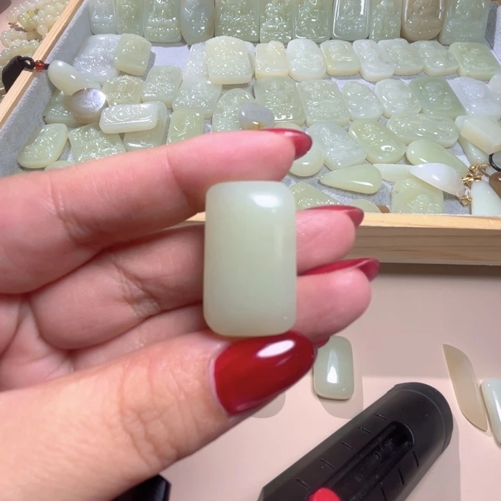 未镶嵌和田玉（糖玉）珠宝半成品