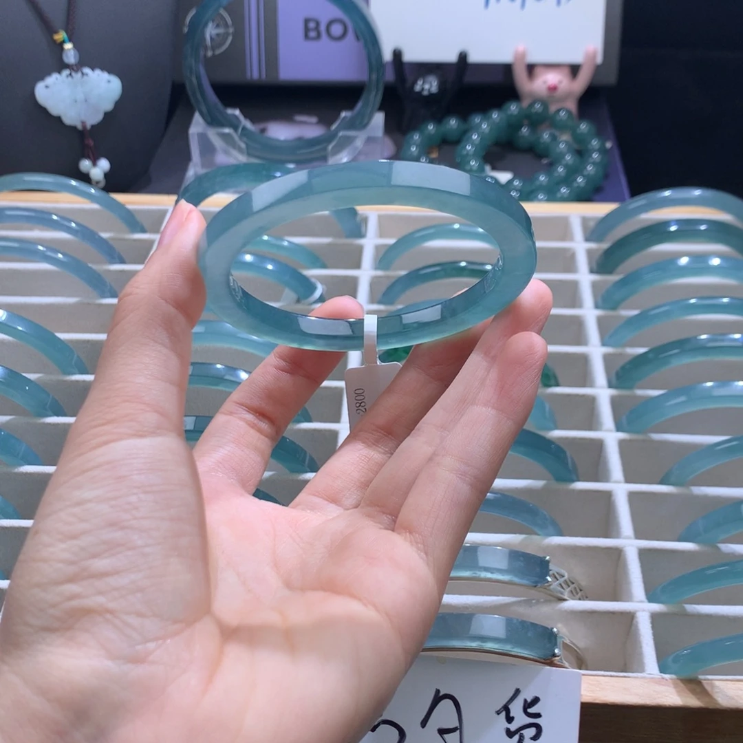 洪***莉翡翠未镶嵌手镯冰透手镯