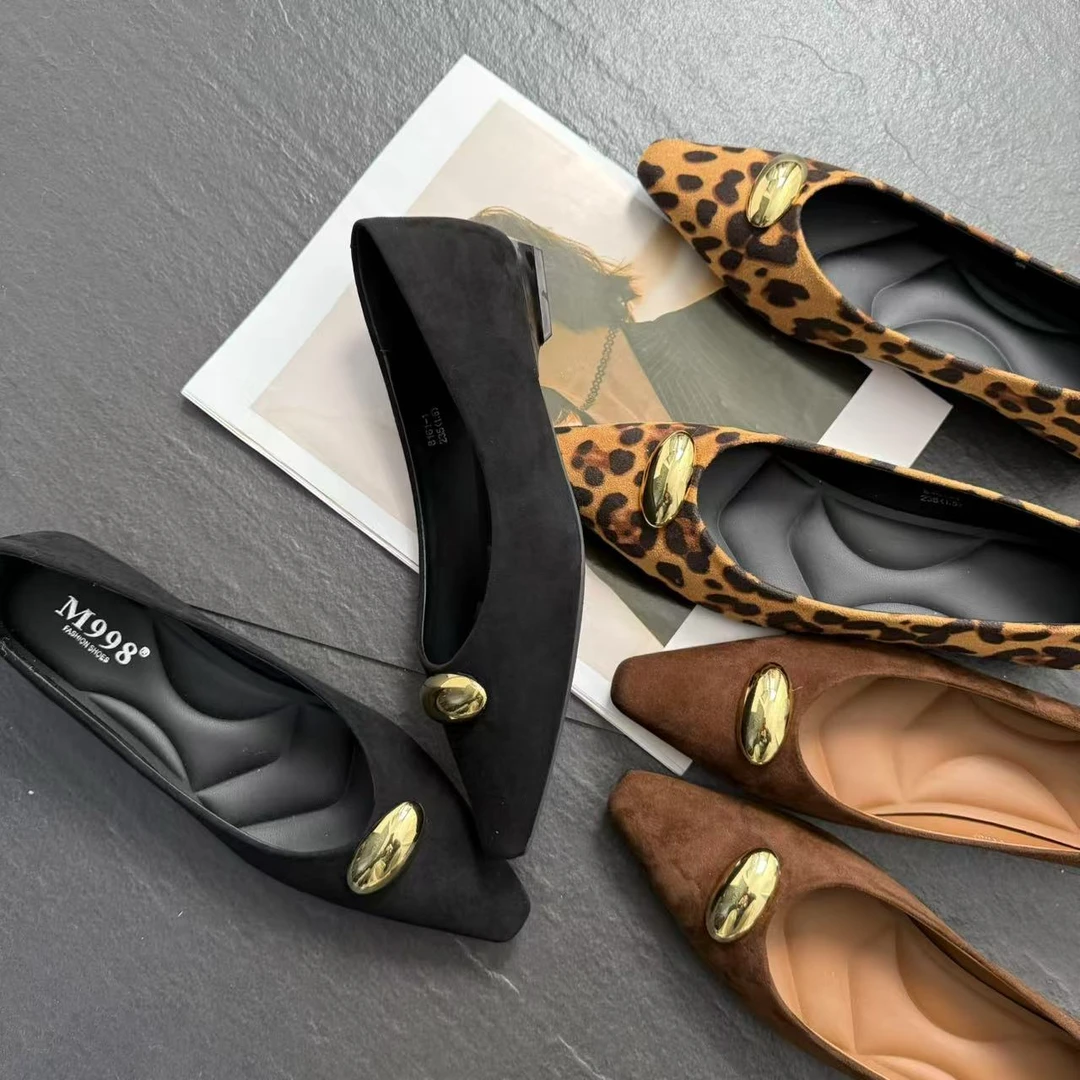 【转角】2025女款时尚百搭休闲小单鞋*8161-1