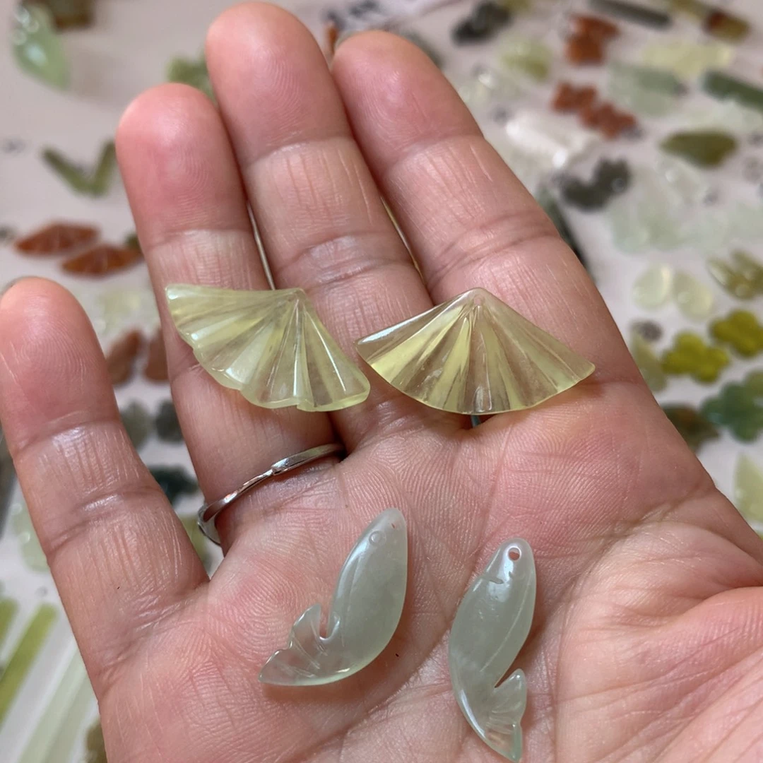 各***爱蛇纹石玉未镶嵌耳环