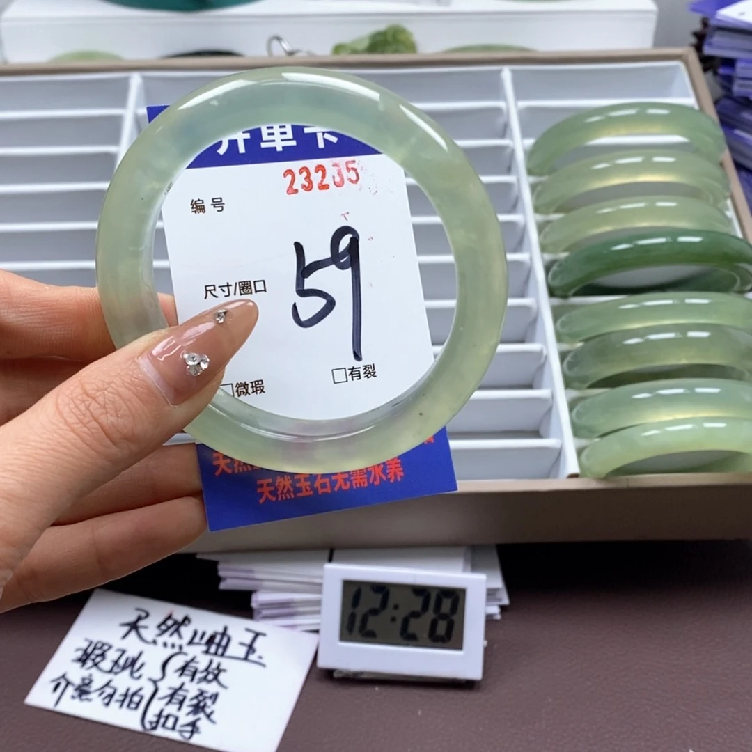 蛇纹石玉手镯未镶嵌