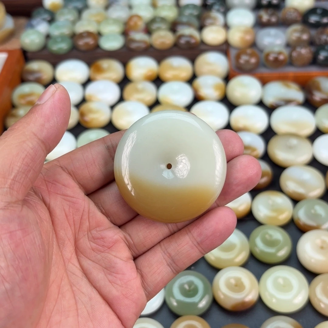 十***间和田玉未镶嵌颈饰