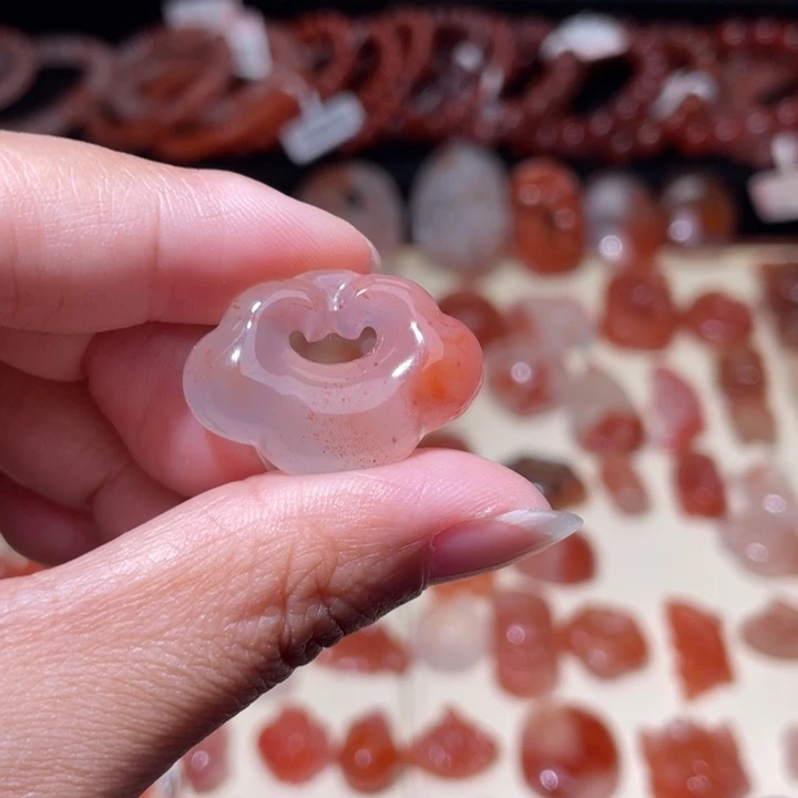 南红玛瑙祥云锁吊坠孔未镶嵌和***艺1765