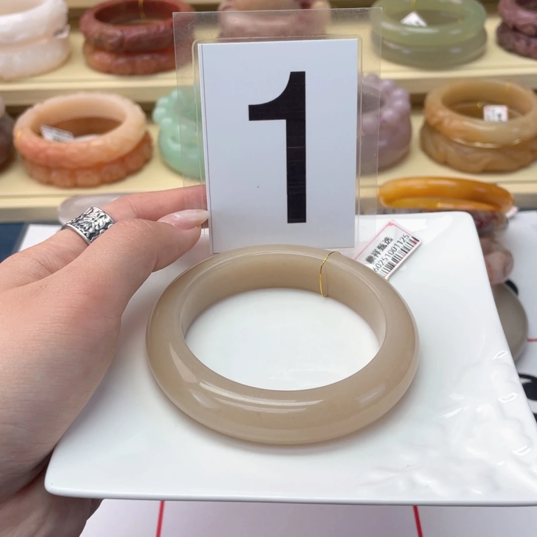 石英岩玉未镶嵌手镯