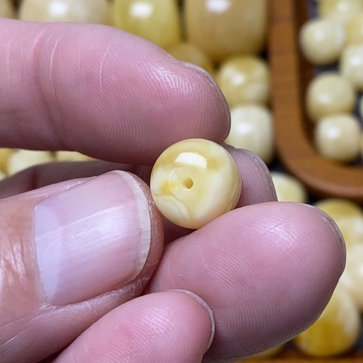 蜜蜡琥珀画未镶嵌悲****泡