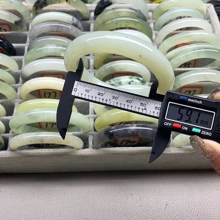 蛇纹石玉未镶嵌手镯163