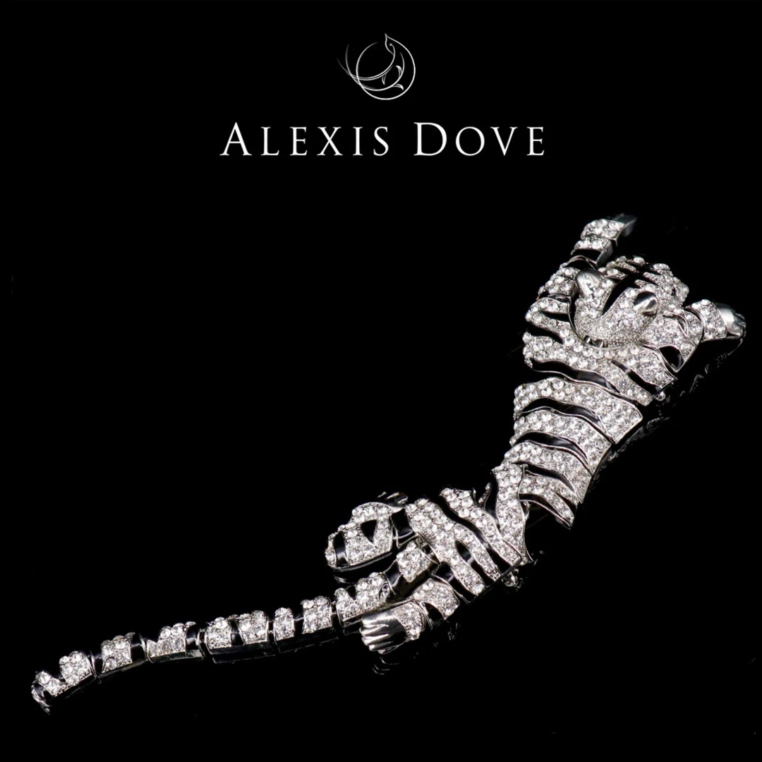 铜合金合成锆石胸针 复古气质白虎胸针