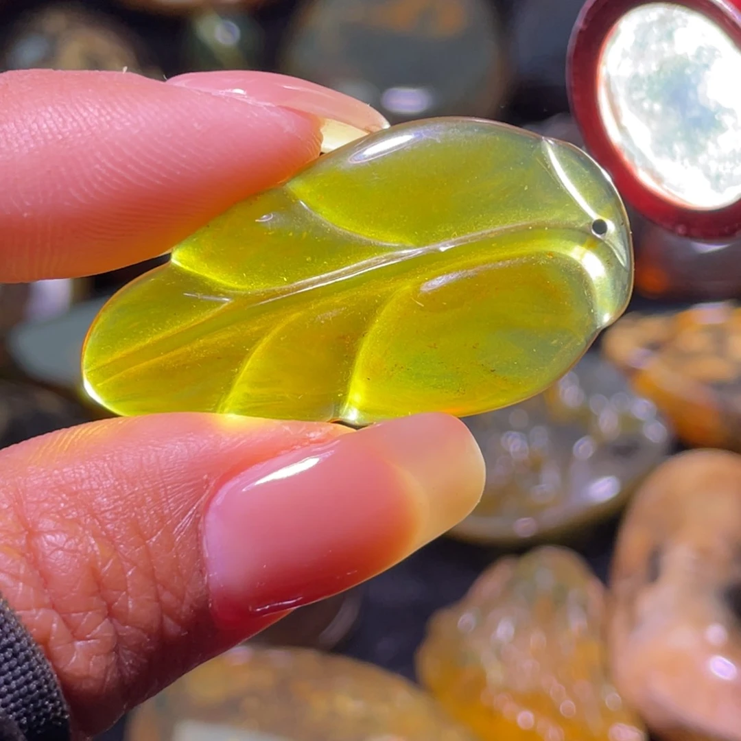 未镶嵌琥珀裸石！