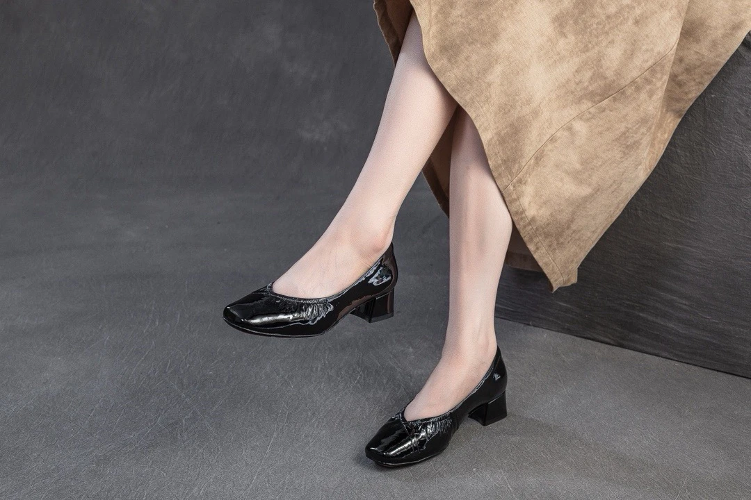 方头简约中跟百搭文艺风森系小单鞋方便，舒适一脚蹬