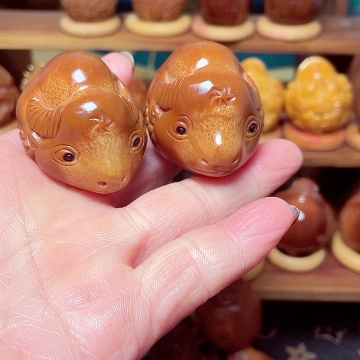 吊坠橄榄核小牛生命