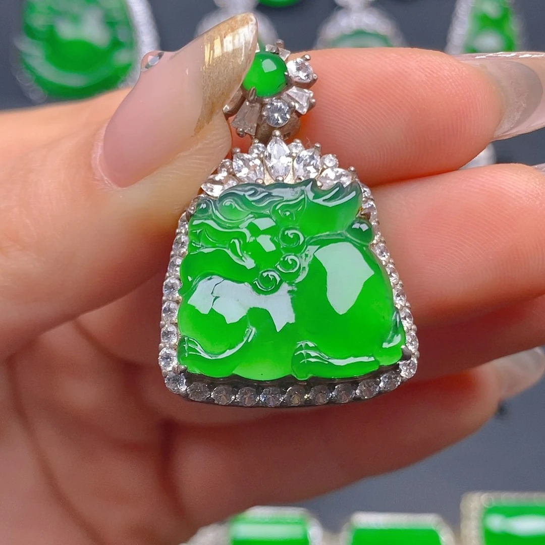 颈饰银S925镶嵌翡翠