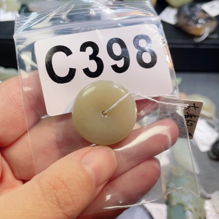 和田玉（糖玉）未镶嵌颈饰