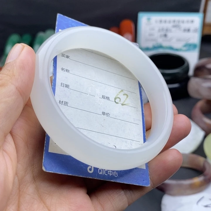 未镶嵌手镯石英质玉