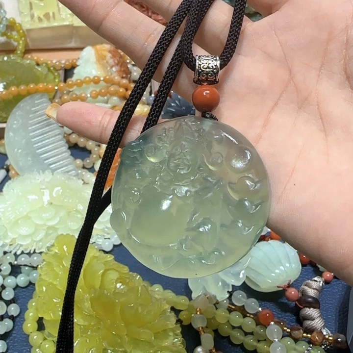 合金蛇纹石玉吊坠