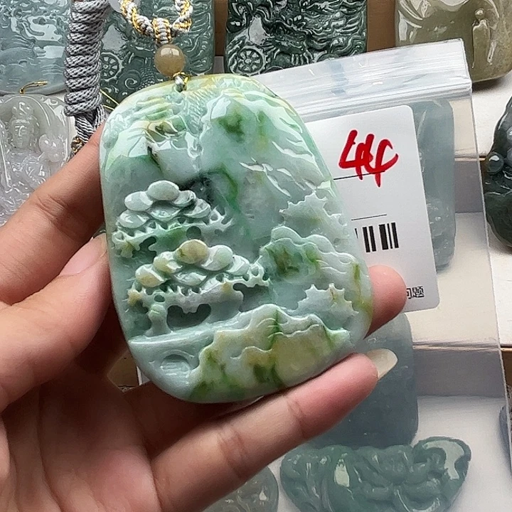 翡翠未镶嵌颈饰挂件