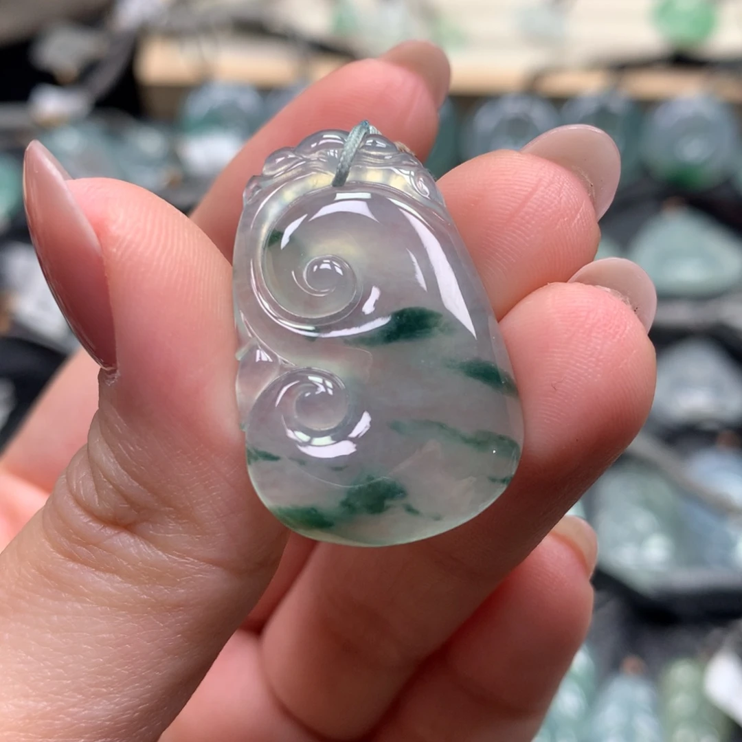 翡翠颈饰未镶嵌如意