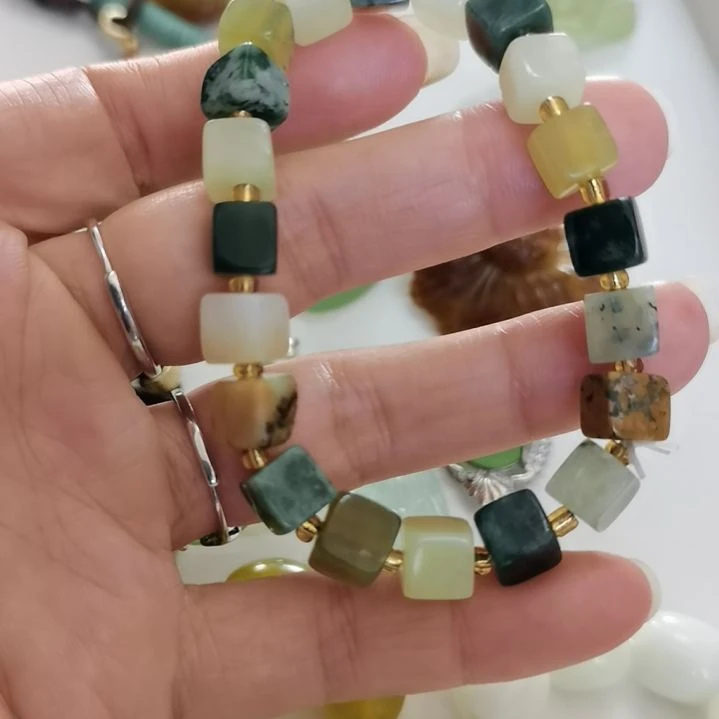 未镶嵌蛇纹石玉吊坠