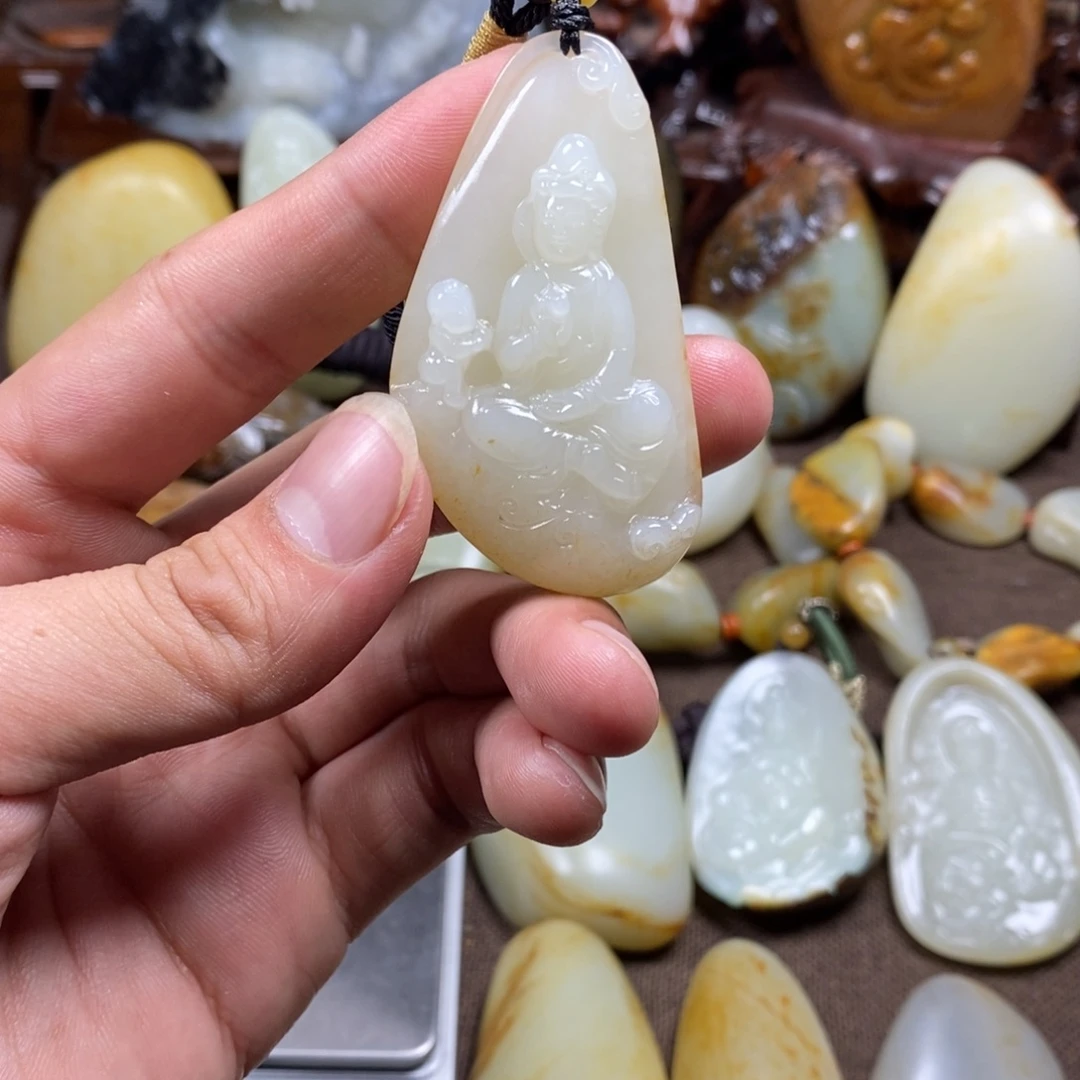 和田玉未镶嵌把件