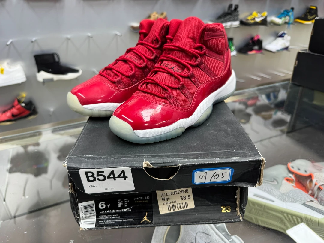 nike aj11大红公牛 全新原盒 38.5码 12.2