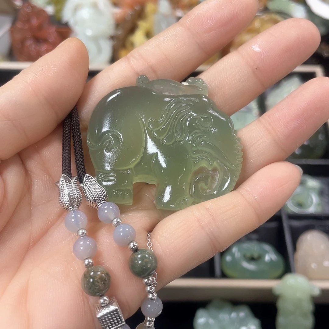 蛇纹石玉颈饰未镶嵌