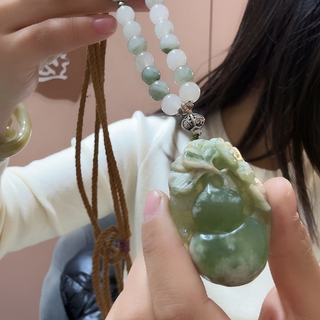 蛇纹石玉未镶嵌颈饰