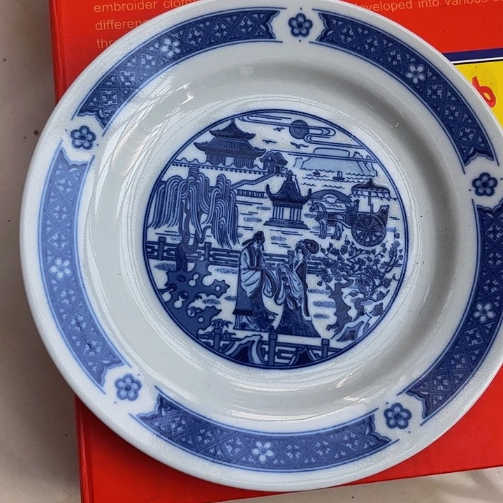 摆件，烧制问题都是正常的，85翡翠瓷直径18