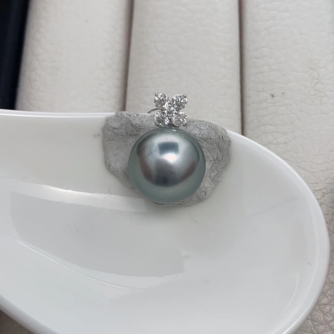 颈饰18K金镶嵌海水珍珠13.1细微瑕