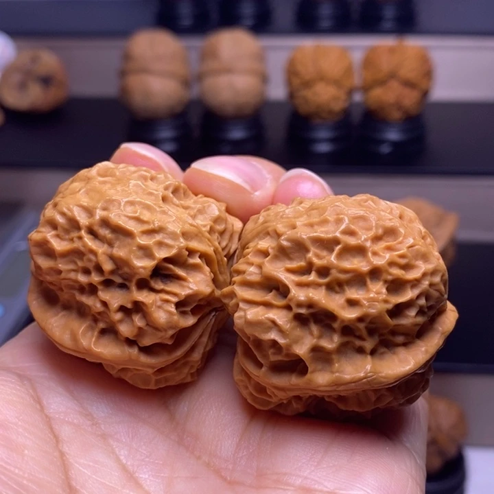 文玩核桃把件碧波金蟾15