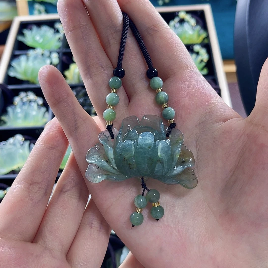 蛇纹石玉颈饰合金