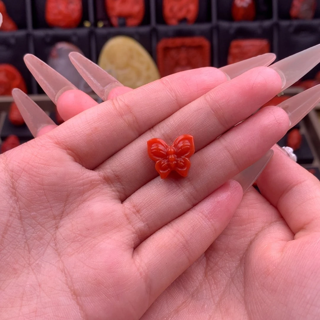 漆***施南红玛瑙精工雕刻小蝴蝶14.2未镶嵌