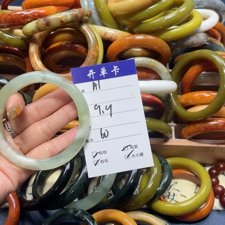 蛇纹石玉手镯未镶嵌顾*啊