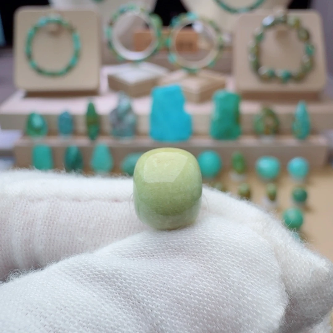 绿松石未镶嵌颈饰