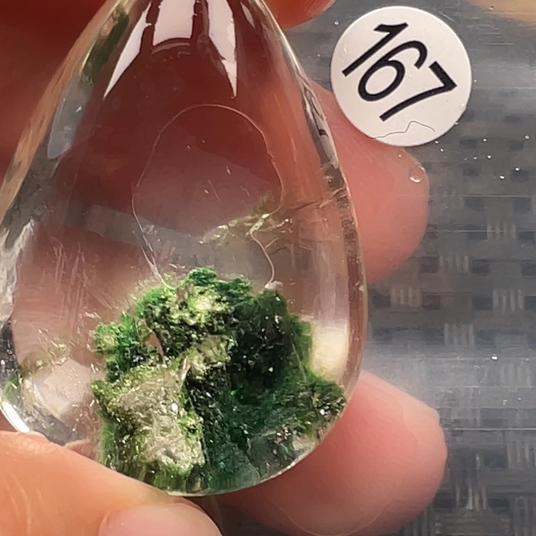 莫***人未镶嵌水晶吊坠(不含链)