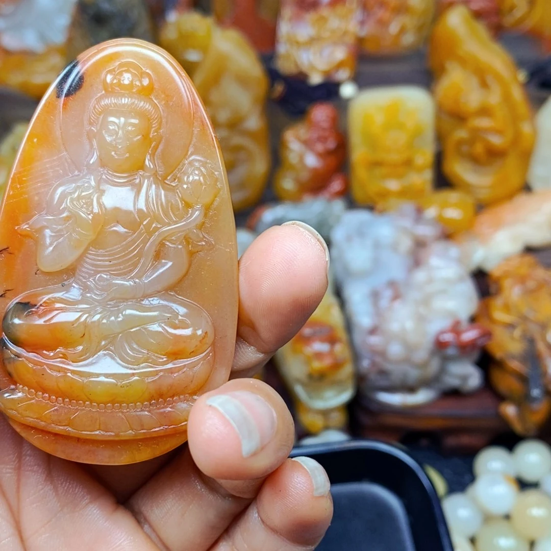 石英质玉（黄龙玉）未镶嵌颈饰
