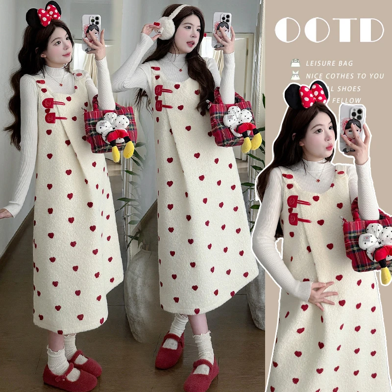 孕妇装2025秋冬新款韩版爱心波点羊羔毛保暖厚实减龄背带连衣裙