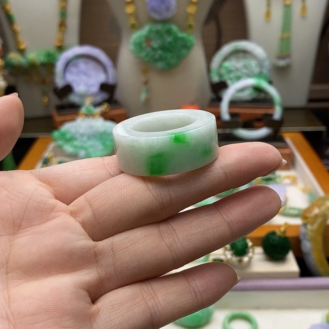 颈饰未镶嵌翡翠天然