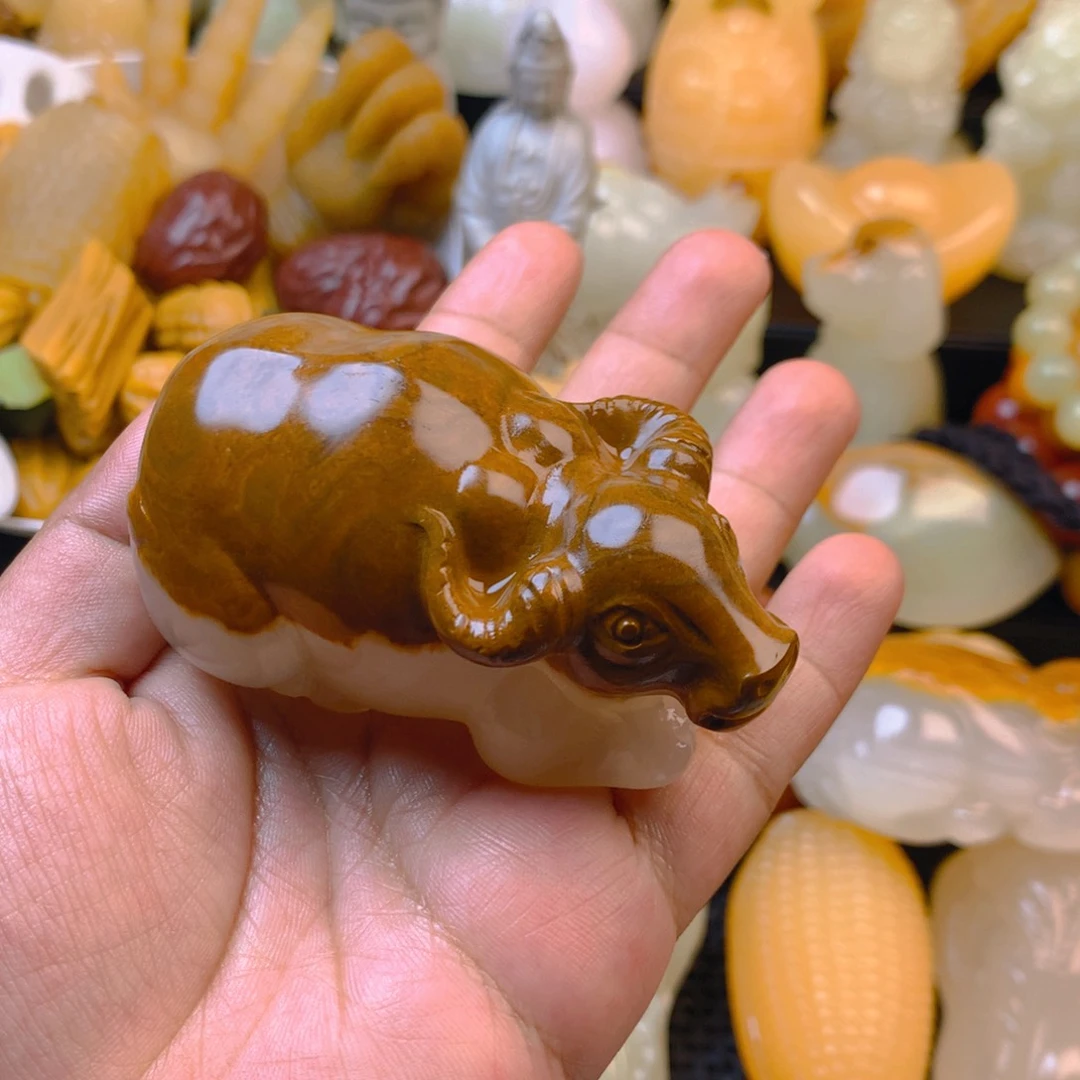 0*9新疆五彩石牛