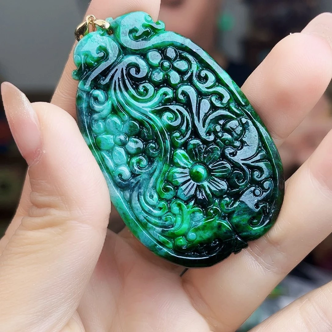 翡翠18K金镶嵌颈饰多样性