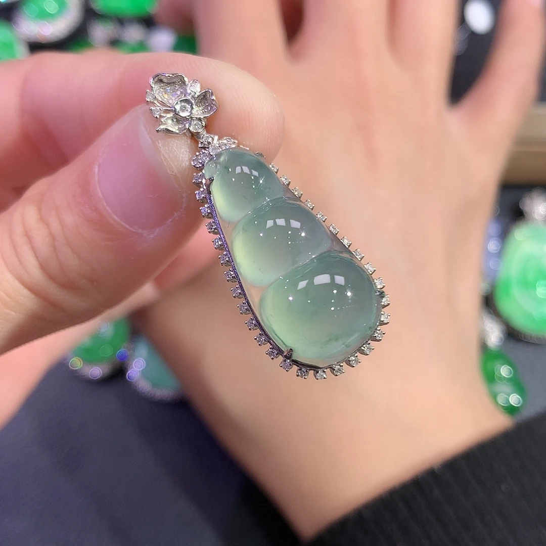 翡翠吊坠(赠链)18K金镶嵌