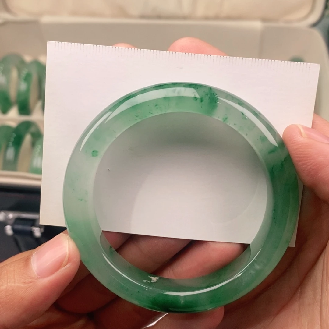 未镶嵌手镯石英质玉（非洲翠）